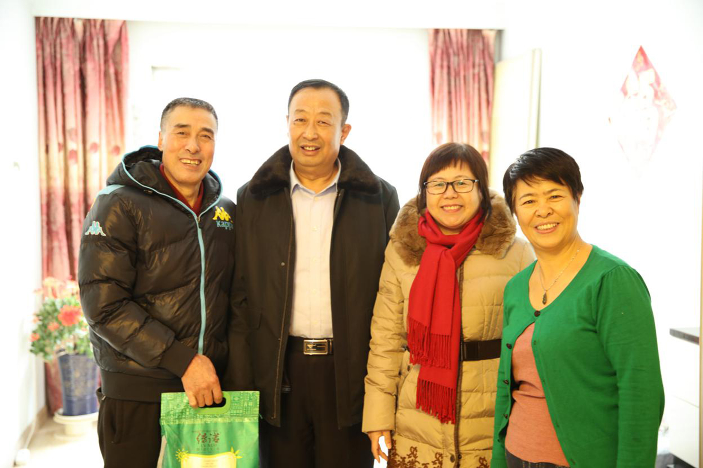 遼寧鑫豐礦業(yè)（集團(tuán)）有限公司黨支部、工會 春節(jié)前夕看望員工及家屬