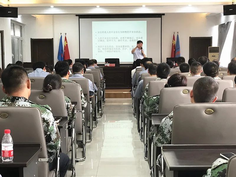 鑫豐集團(tuán)舉辦“愛崗敬業(yè) 腳踏實(shí)地”管理人員培訓(xùn)會議